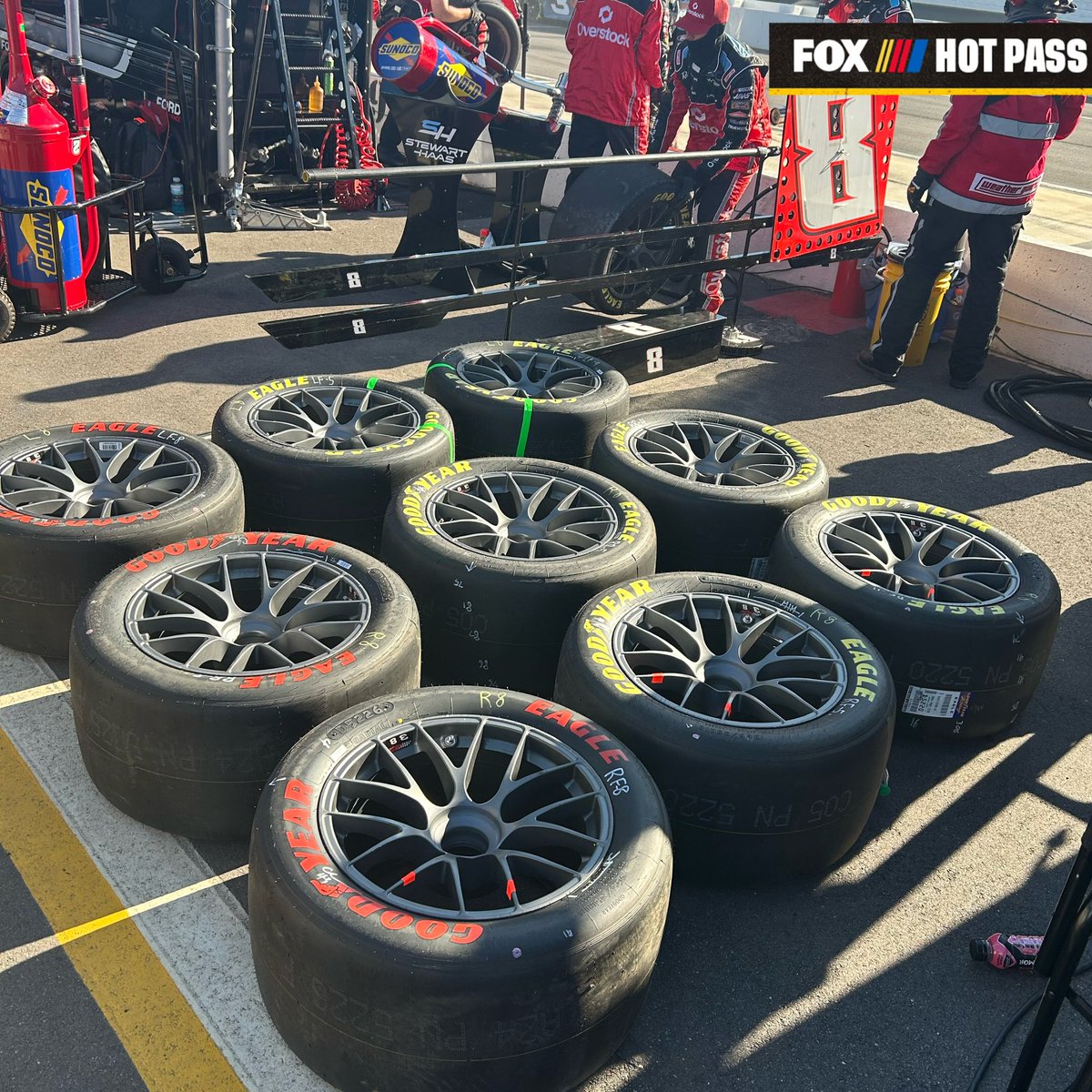 Options, options. Which tires would you want for the 2nd half of this race? 🤔🏁 #HotPass