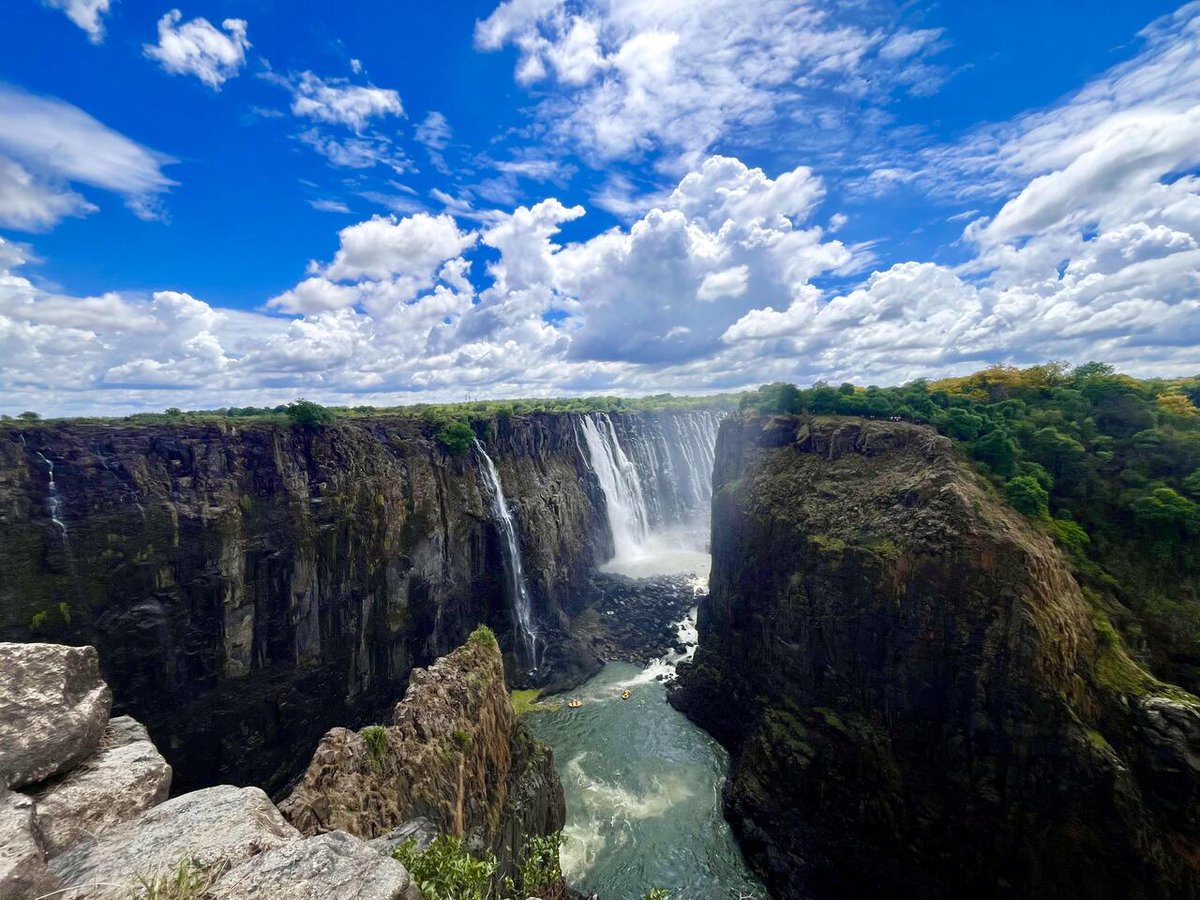 Enjoy #OurEarthPorn! (Steal This Hashtag for your own and join the community of Nature Addicts! ) Victoria Falls, Zimbabwe [OC] 4032x3024 Photo Credit: caninotexist .