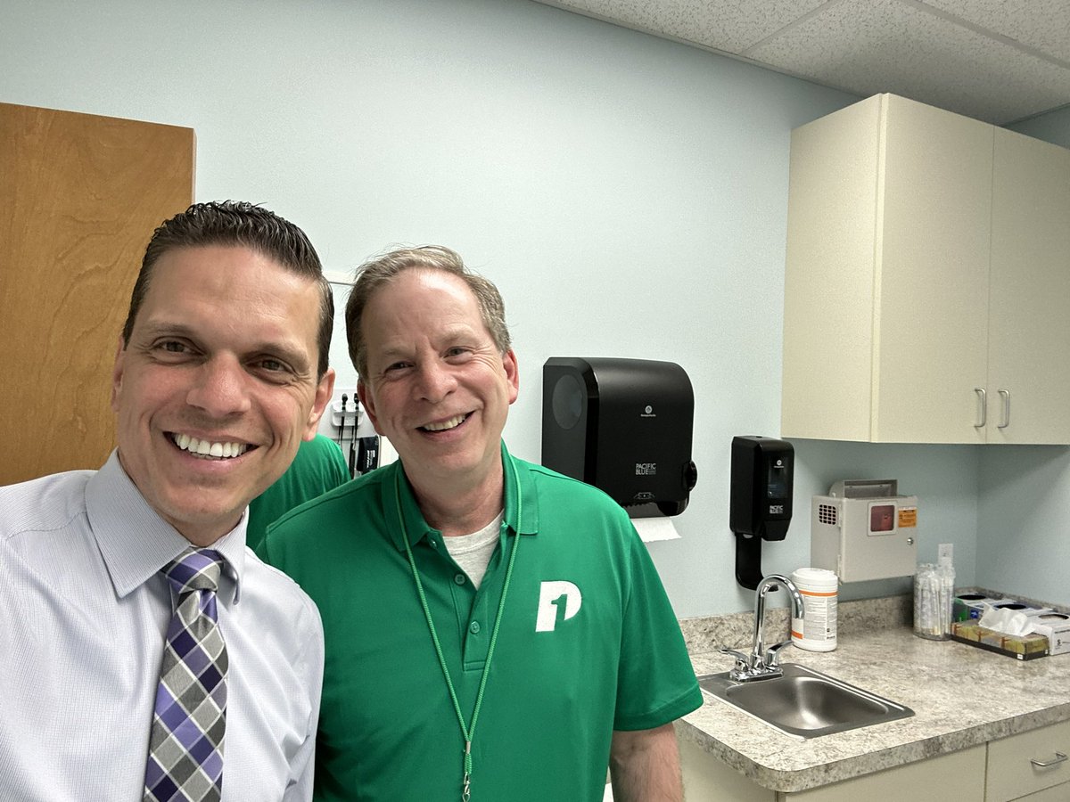 Great to see my good friend Dr. Jonathan Halpert at Priority One Urgent Care! 🩺 Thanks for always making time for me. 😊 #Grateful #GreatFriends #PriorityOneUrgentCare