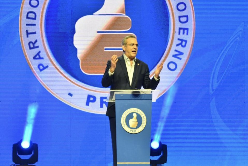 Sin mayores sorpresas en las elecciones de República Dominicana 🇩🇴.
El líder <a href="/luisabinader/">Luis Abinader</a> ha sido reelegido con más del 60% de los votos y una diferencia abismal con respecto al segundo competidor que puede alcanzar los 40 puntos…
¡Exitos, presidente! 🏆
#Compol #Estrategiko