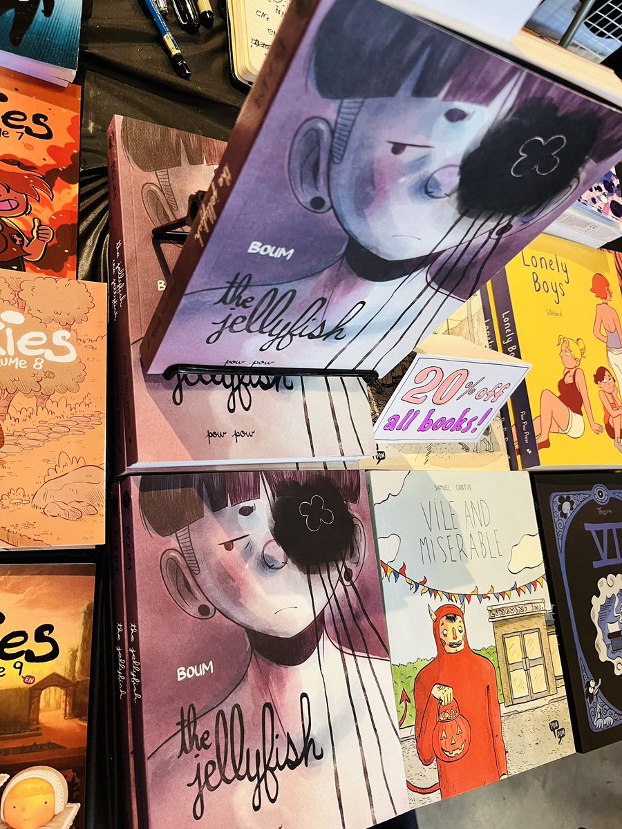 Only six copies of THE JELLYFISH left, @VancouverComics! Maybe hurry up if you were thinking of getting it! 🪼