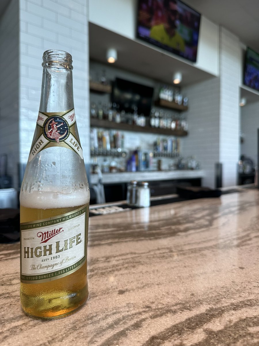•A Lone Toast•
#DrinkResponsibly @millerhighlife