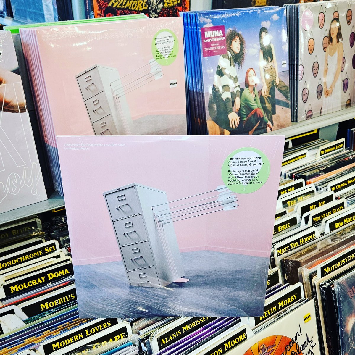 .@modestmouseband's 'Good News For People Who Love Bad News' was just reissued for its 20th anniversary on baby pink & spring green 2LP vinyl! Features alternative album artwork and 5 brand new remixes. Get the 2LP here: bit.ly/44UokJJ