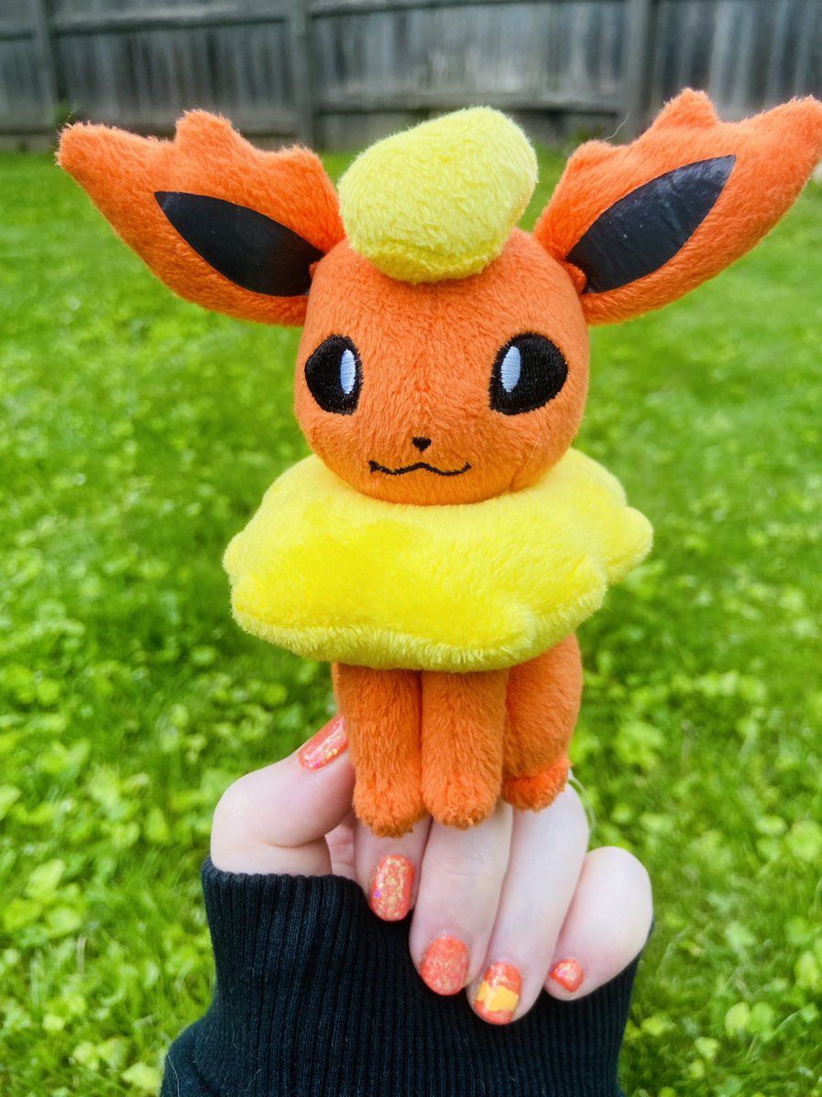 anni3magic's tweet image. got jumped by 2 eevees today, they stole my firestones 🤭🧡