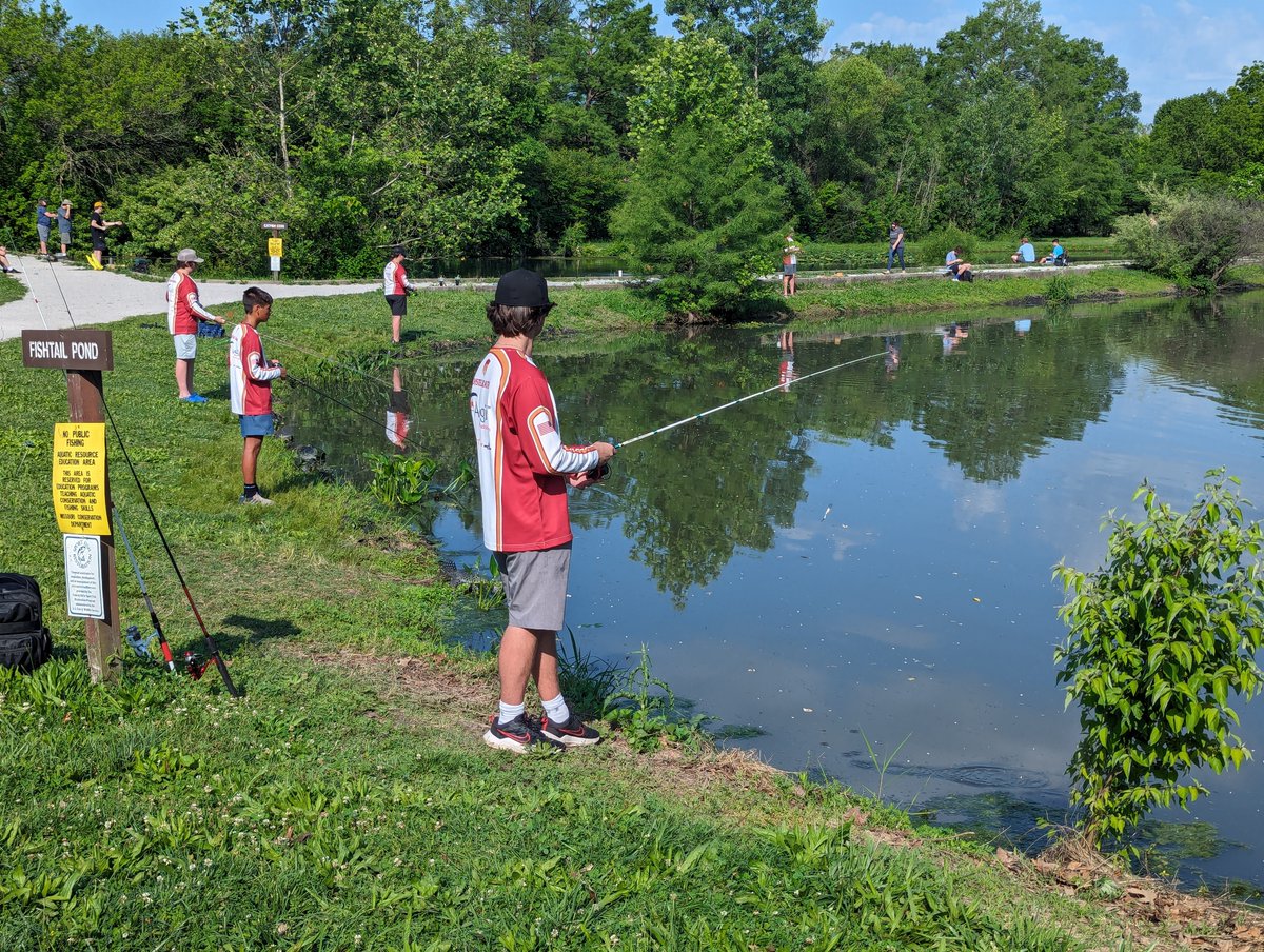 Jack Howard ‘27 caught the lone catfish on the day, Alexander Montellano ‘27 had the big bass and Luca Gruszka ‘27 had the big Bluegill as the <a href="/DeSmetJesuitHS/">De Smet Jesuit</a> fishing team finished the bank fishing season undefeated with the win over Oakville. #RaiseTheBar