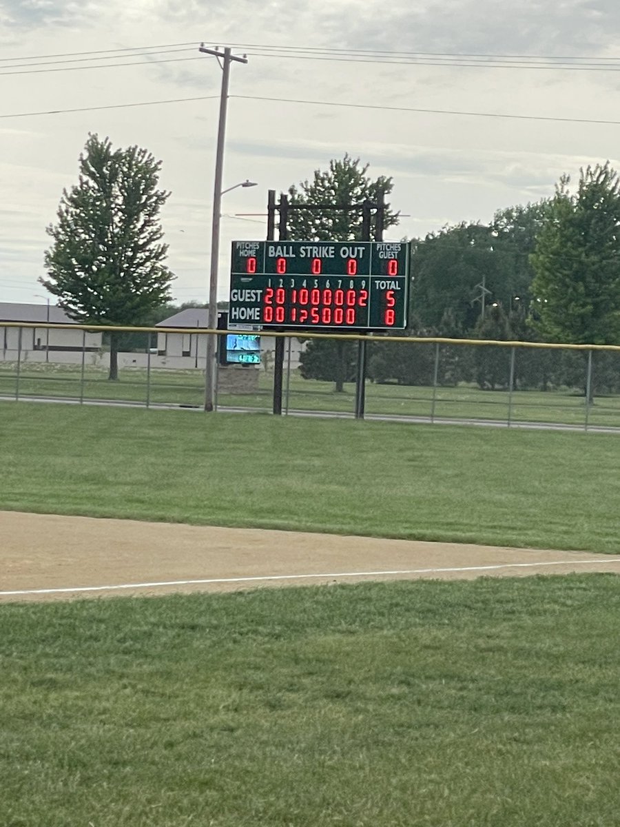 The Wildcats attempted to pounce in the 9th but got distracted by our laser pointer and came up short. Lakers 1-0 in 13/60 for probably the first time ever. 8-5 win in the sprinkles. 
#LakeSquad
#Wolvesin7