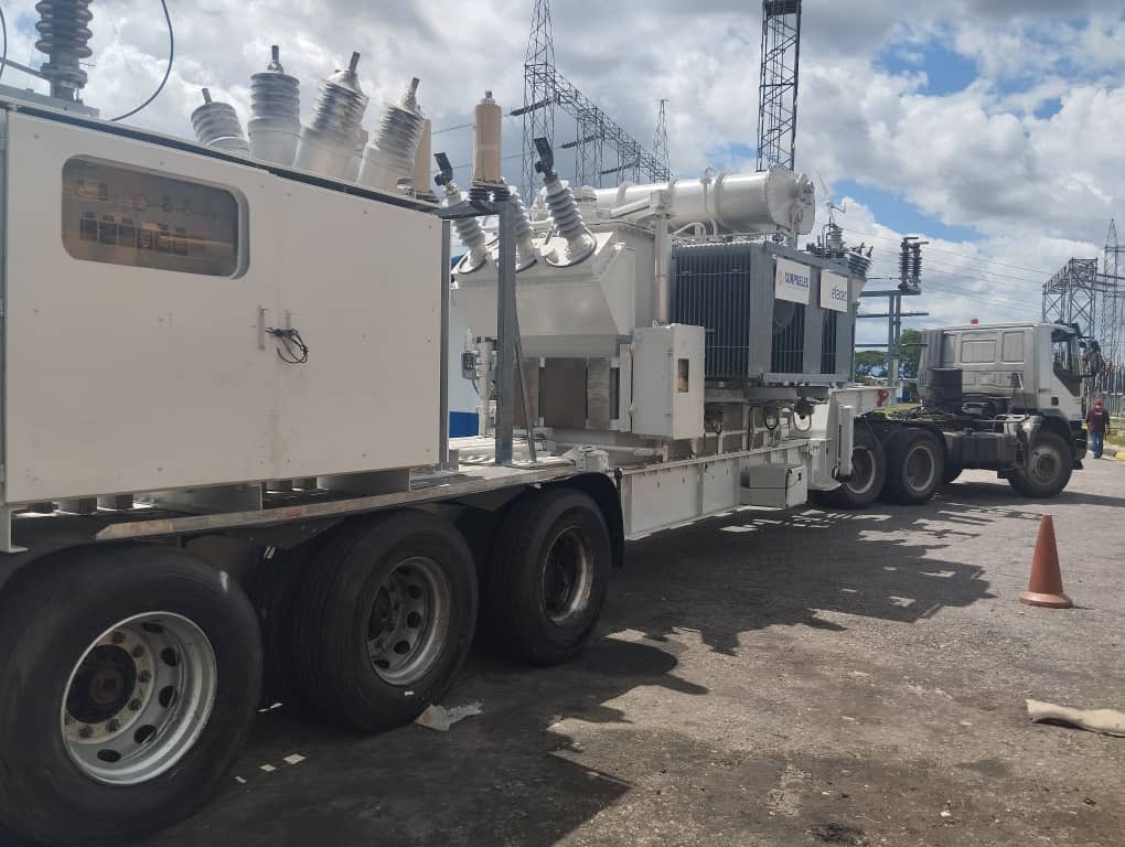 En nombre del Presidente <a href="/NicolasMaduro/">Nicolás Maduro</a>, informamos al pueblo Calaboceño que en horas de la tarde-noche de hoy domingo, 19 de Mayo, estará el auto-transformador de la Subestación El Carutal en funcionamiento para restablecer el servicio eléctrico a las comunidades afectadas.
