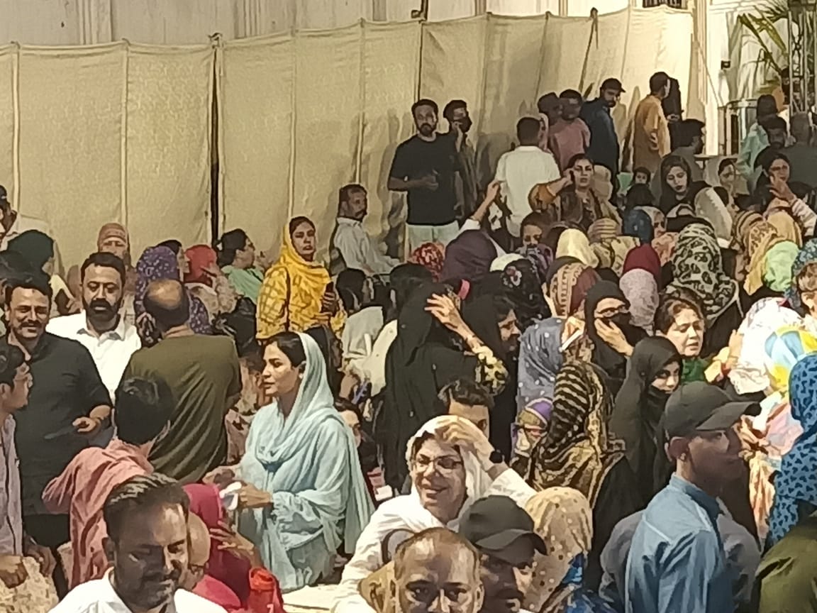 farha_mehmood's tweet photo. آج کے جنرل ورکرز اجلاس میں کارکنان نے بڑی تعداد میں شرکت کی اور ایک نئے عزم  و حوصلے کا ثبوت دیا ہے۔ 

#MQMPakistan https://t.co/NxUL01rhEZ
