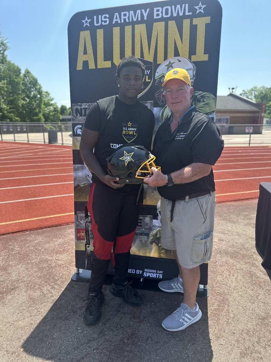 Had an great time at the us army combine great competition and great coach’s definitely got better today and shout out to my brother @dfolks2027 he was recognized as one of the top linebackers as well & got an invite for next year @ReggiePearson4 @CoachPettway @Coach_LCollins