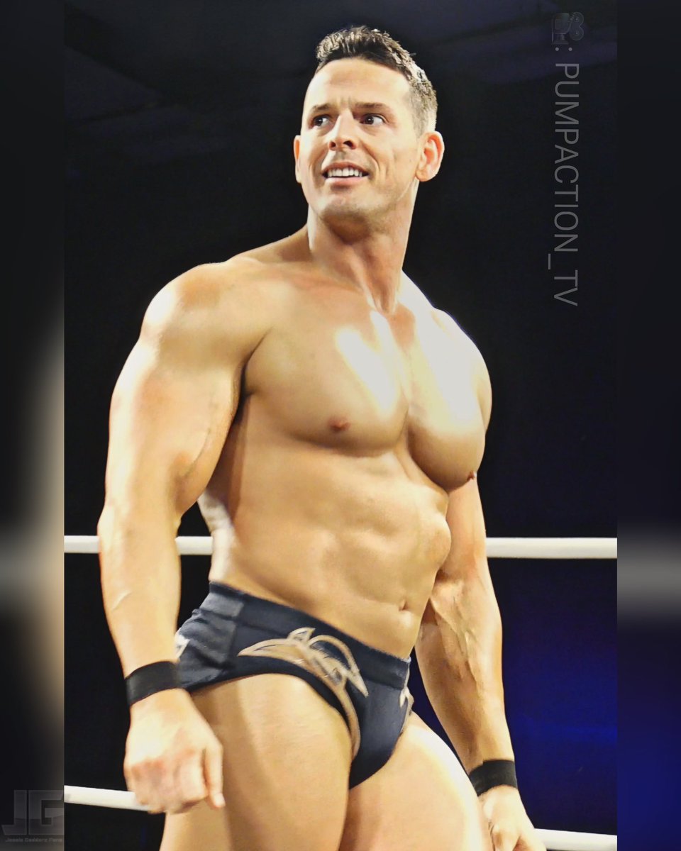 @BronxHazelEyez @MrPEC_Tacular I’m sorry, you say something?! We were to busy looking at perfection! 😜 #SexiestManAlive
