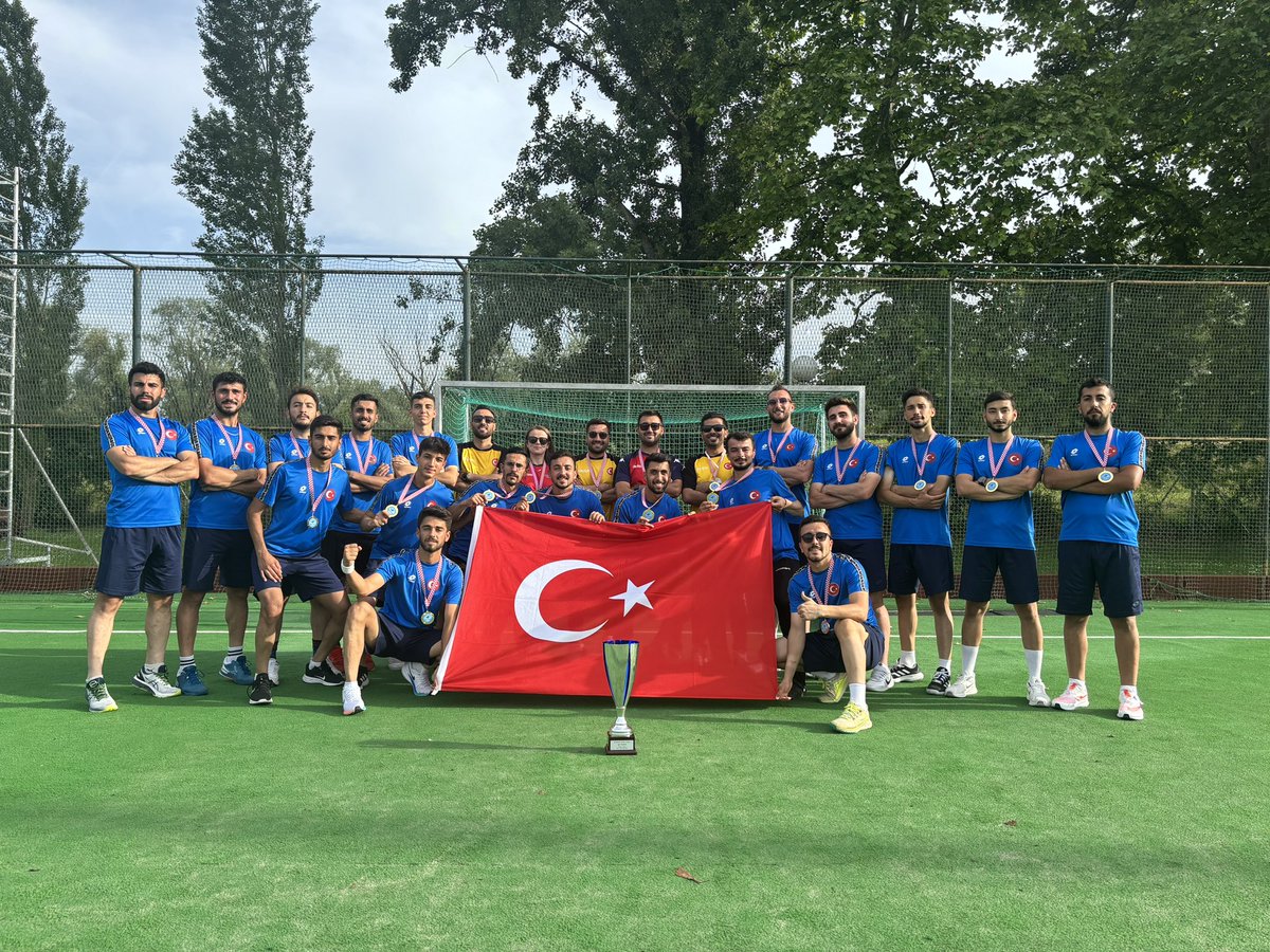 Nizip Zeugma produced an outrageous late comeback in the men's EuroHockey Club Trophy II final in Zagreb to win gold, denying Italian side HC Bra in the most dramatic of fashion. Report: eurohockey.org/nizip-zeugma-p… #EHClubs2024