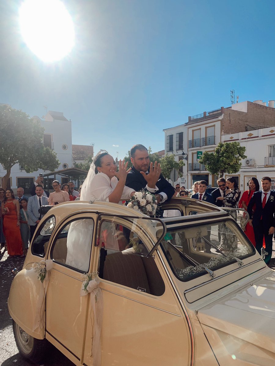 AnaRiosGallardo's tweet photo. Anoche vivimos momentos únicos… Mi Carmela se casó con el amor de su vida y mis amigas son las mejores 💖🥹 https://t.co/hzBbLSjnVF
