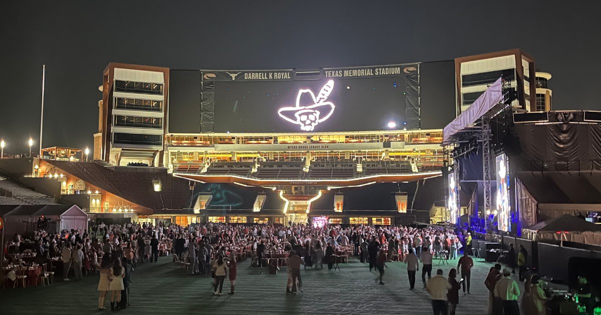 'I think it was a very successful night for the @TexasOneFund.” Texas One Fund's 'A Night for Texas' featured concerts from Brooks and Dunn and Ryan Bingham, appearances from UT administrators and athletes, and more to support the UT NIL collective. DETAILS via @josephcook89
