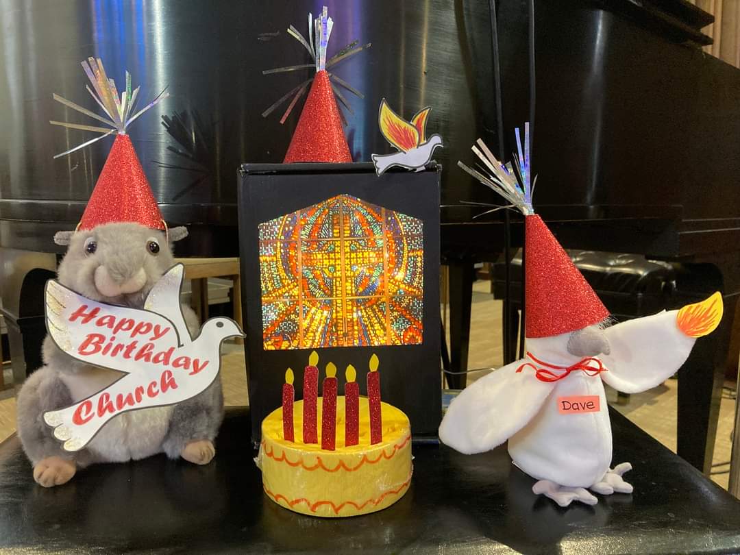 Southminster Presbyterian #Dayton #Ohio #Pentecost Sunday church birthday when Holy Spirit descended 50th day after Easter. #EarltheSquirrel, The Window, happy bird Dave wear red hats to represent joy and fire of Holy Spirit. #Presbyterian #pcusa @SynodCovenant @SouthminDayton