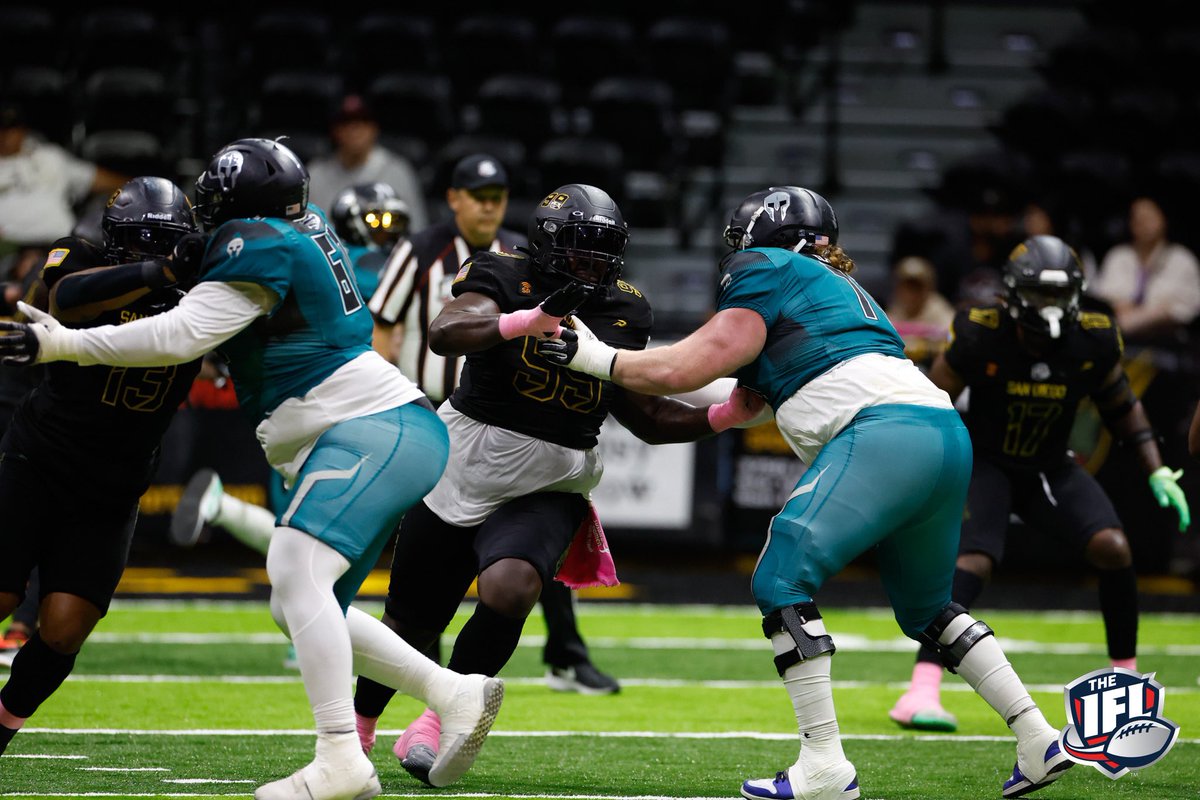 Second quarter snapshots 📸 #TheIndoorWar #FiredUpIFL