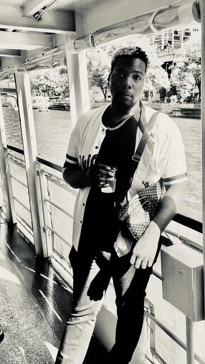AnthonyShawn11's tweet photo. Drunk on a boat somewhere on Lake Michigan HBD me 😌♉️
#hbdme #taurusseason #maytaurus #hbd #Amala #BruceSpringsteen #gotsilver #chicago https://t.co/cEpsBQKH2v
