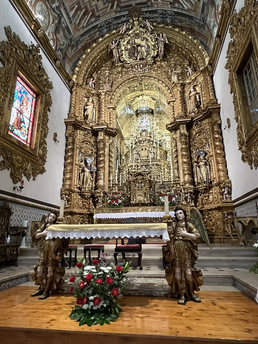 #Faro has much to offer beyond the obvious delights of Art Deco and Modernist buildings. For instance these elaborate Baroque altarpieces with more cherubs than you ever thought it was possible to cram into one composition #moreismore