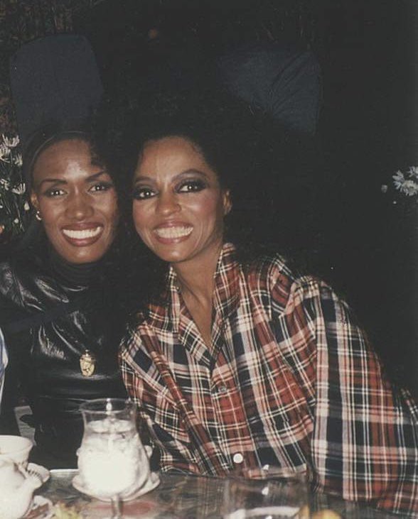 A Supreme memory to celebrate Grace Jones on her birthday. Backstage at Thierry Mugler’s fashion show in 1990 with Diana Ross. #GraceJones #DianaRoss