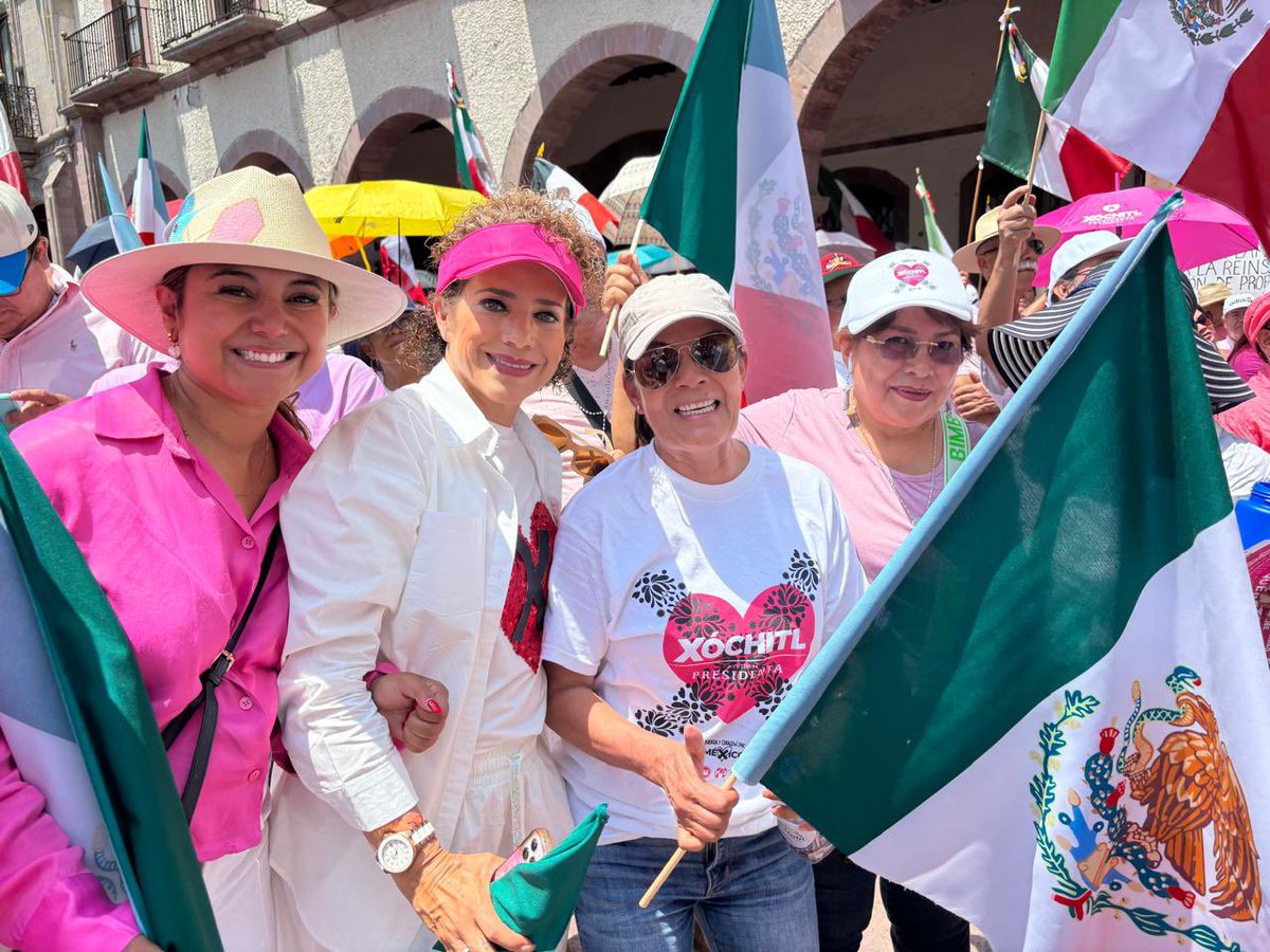 En #Queretaro, las #MexicanasConX salimos a las calles a las expresarnos y gritar ¡nuestra democracia se respeta! 

#MareaRosaConXóchitl #MareaRosa