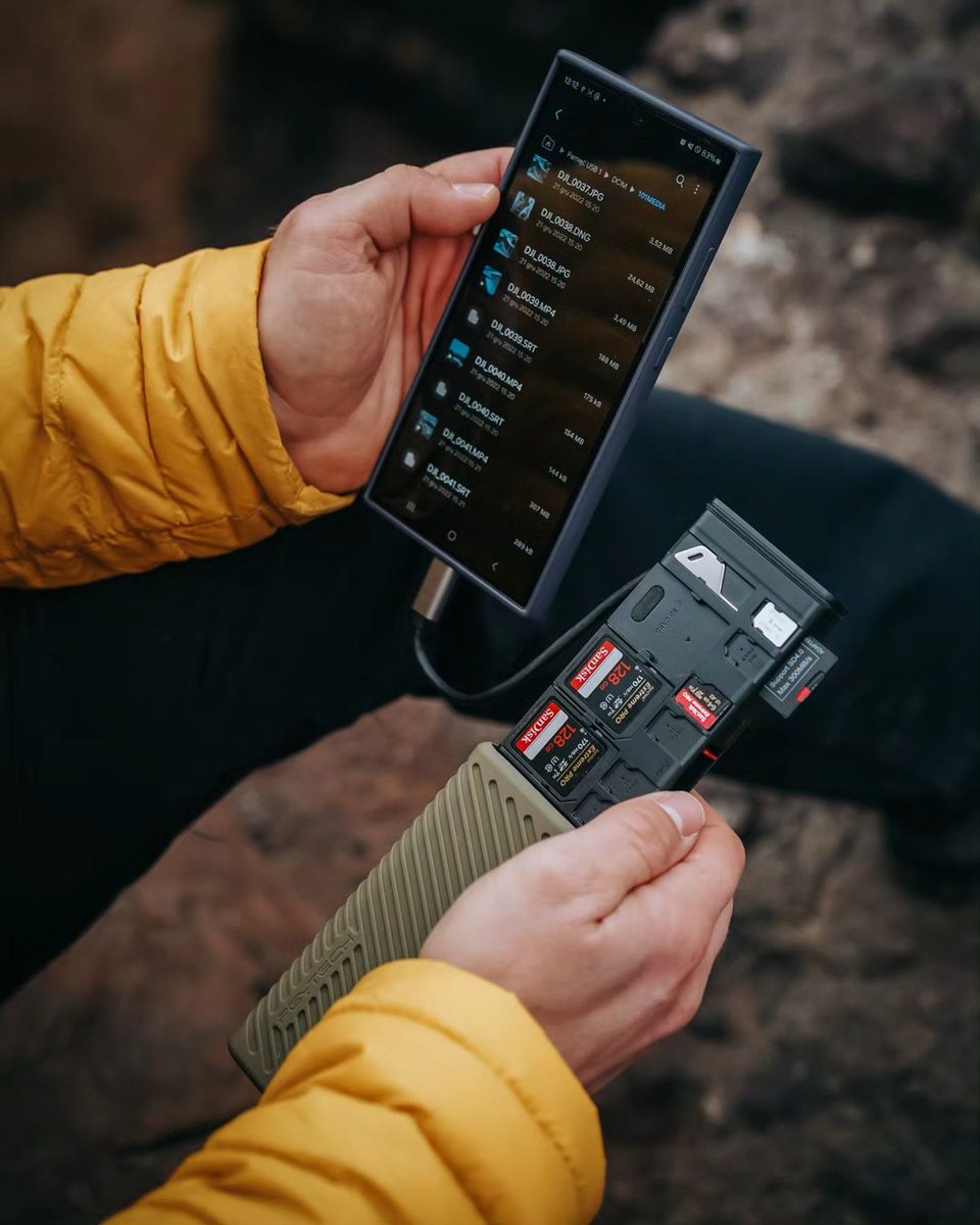 PGYTECH_global's tweet image. What is this magical case?
A case to organize memory cards, a card reader and a gadget to unleash and share your creativity instantly!
@onelife_photostory

#PGYTECH  #sdcard #cfexpress #camera #memorycard #cfecard #cfexpresscard #sony #canon #nikon #lumix #dji #fujifilm #cfecard