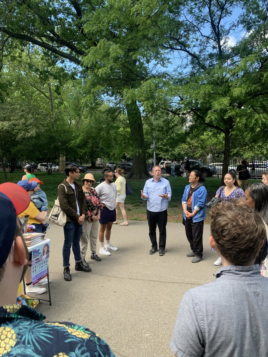 Another great weekend of canvassing for next month's primary is in the books 📚. Always great o team up w/ @Gonzalez4NY and @NYWFP — and thanks to @bradlander for joining today! Lots more volunteer opportunities coming up: emilyforassembly.com/events 👍