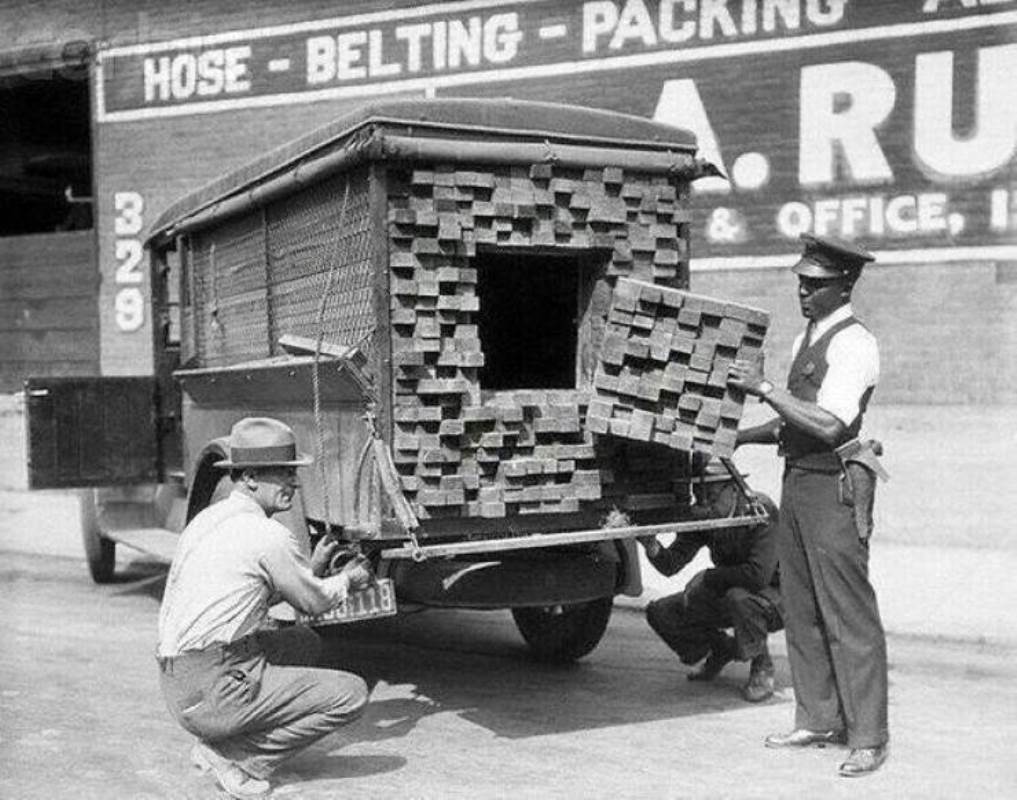 ☕𝐅𝐄𝐀𝐓𝐔𝐑𝐄𝐃 𝐏𝐎𝐒𝐓☕️

Picture Pot 32 (Pic Dump)

Alcohol smuggling lumber truck ; 1926 - Nah...We're Just Smuggling Books, Officer...I Swear

novelsonlinefree.blogspot.com/2024/05/pictur…

#freenovelsonline #art #photography #pictures #coolstuff