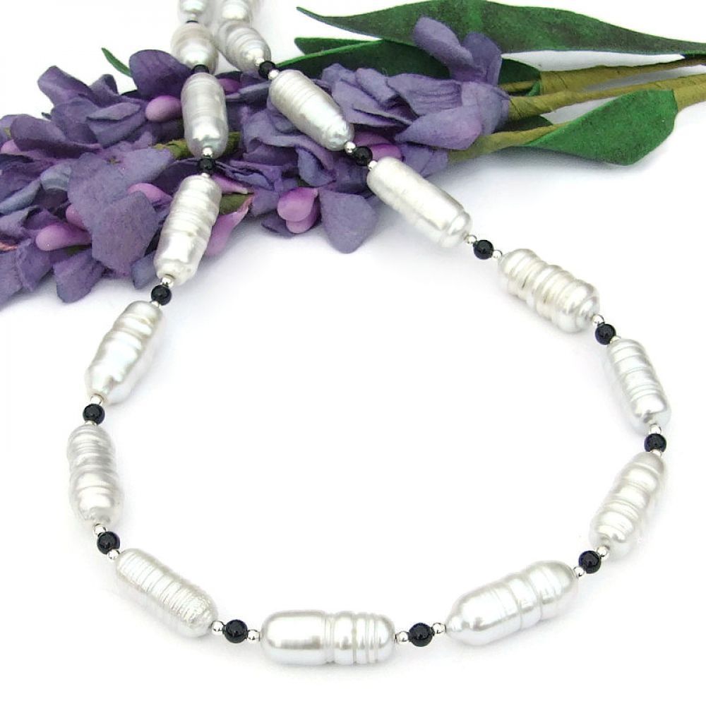 Glowing white baroque pearls & black onyx necklace w/ sterling silver: elegant, eye catching handmade jewelry gift for her! bit.ly/BellissimePerle via @ShadowDogDesign #ccmtt #ShopSmall #PearlNecklace
