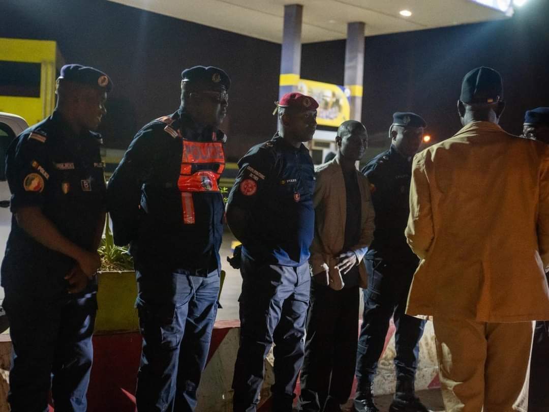 📌🚨Visite du Général Jean-Baptiste Tine, Ministre de l'Intérieur et de la Sécurité publique à Thiès, Saly et Mbour

Sans répit, le Général Jean-Baptiste Tine, Ministre de l'Intérieur et de la Sécurité publique, poursuit ses visites de terrain.
Hier, dans la soirée du samedi au