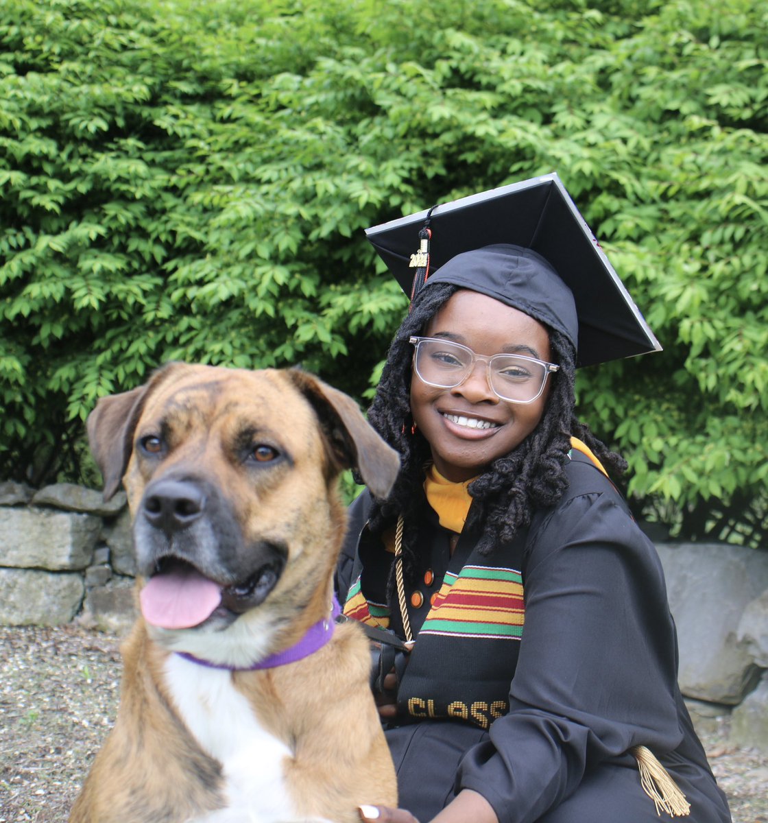 Naee228's tweet photo. 2 degrees hotter😛👩🏾‍🎓🔥 https://t.co/v3X5cgE5rL