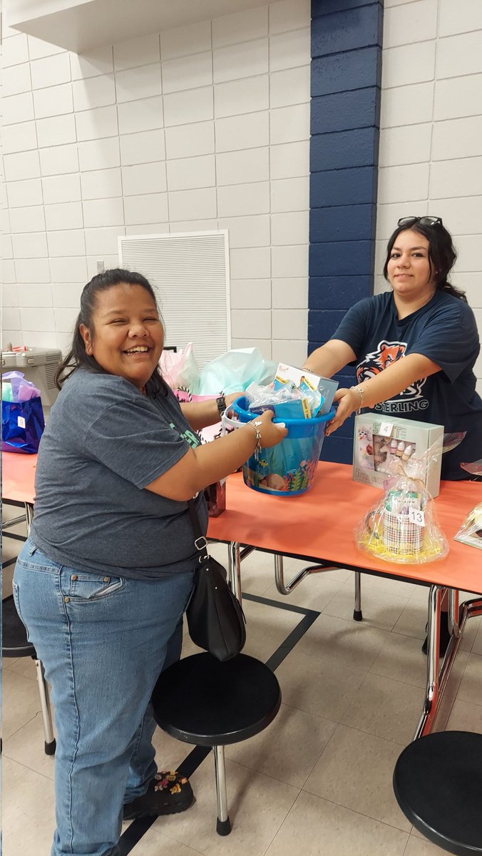 scedillo78's tweet photo. Our kids had lots of fun in the BAND BLOCK PARTY!!!!!!!! Thank you RSMS Band! @SMS_BearcatBand @HHSWildcat_Band @HumbleISD_Arts @HumbleISD_SMS #gosmscats https://t.co/YappjvhVl5