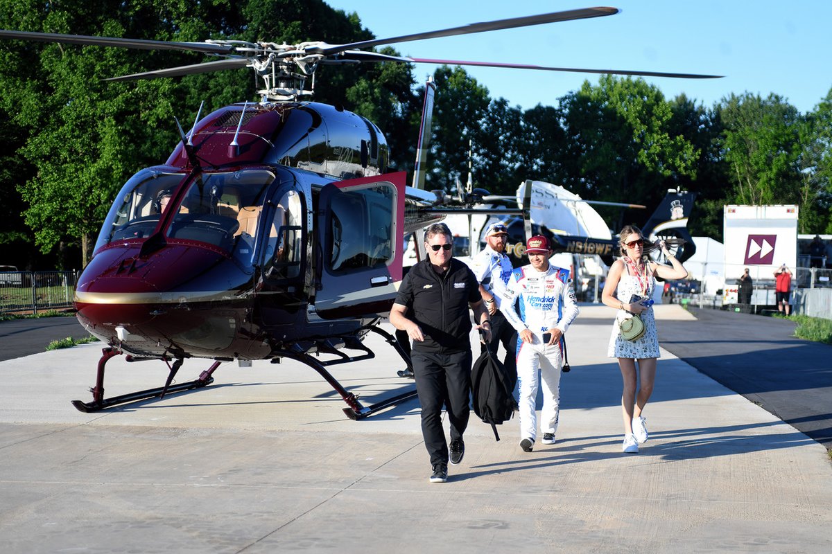 Indianapolis --> North Wilkesboro ✈️

After qualifying fifth for the Indy 500, Kyle Larson has arrived at North Wilkesboro to gun for $1 million in the All-Star Race 💰

📸 Jaime Kosofsky

#INDY500 #INDYCAR #NASCAR