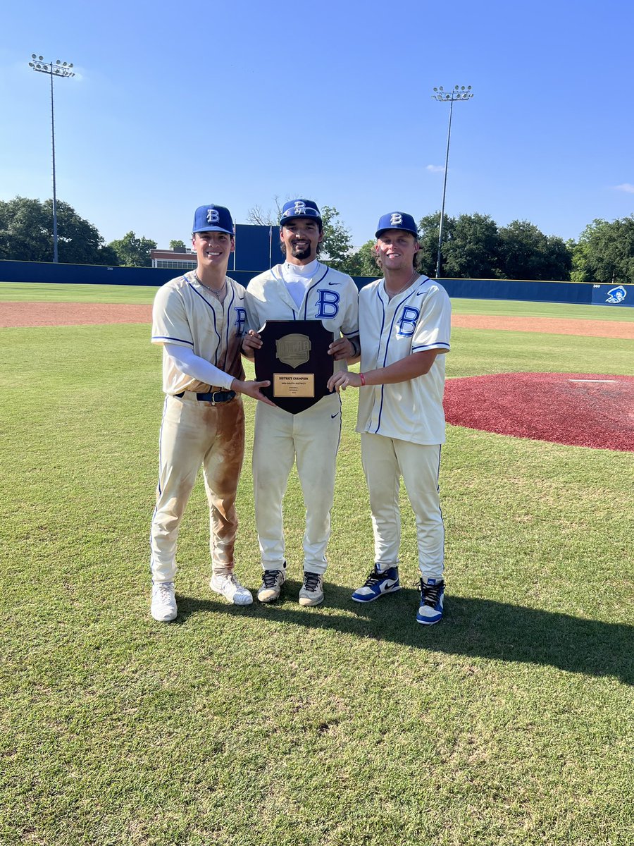 Congrats, guys for punching your ticket to the JC World Series in Grand Junction, CO!! 
<a href="/BlinnBaseball/">Blinn College baseball</a> 
@bryson_dudley16 <a href="/graysondoggett/">Grayson Doggett</a> 
<a href="/ethangonzalez28/">Ethan Gonzalez</a> <a href="/GPSTEXASBASEBA1/">GPS BASEBALL</a>