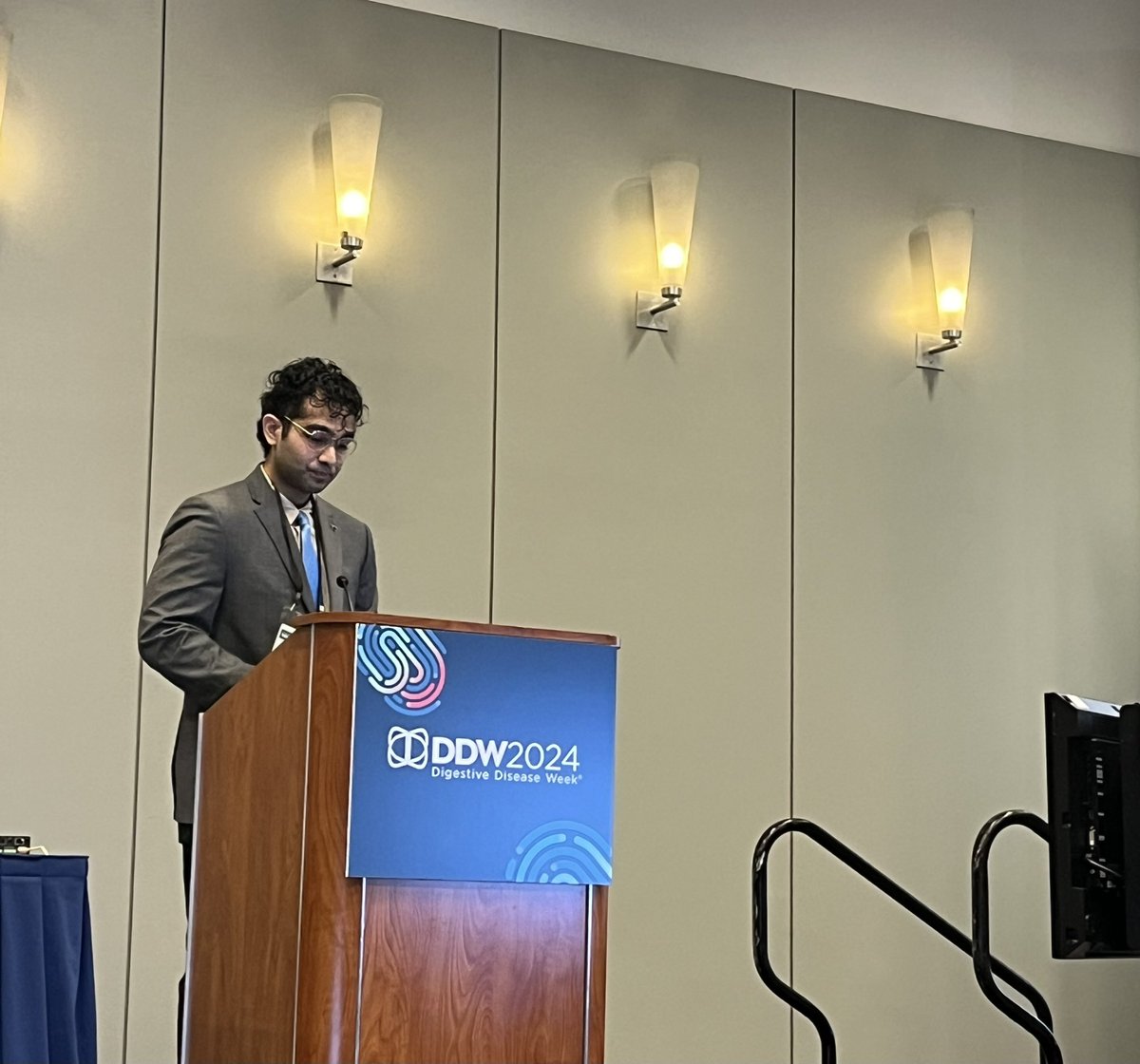Fantastic talk from Hemanth! #DDW2024 Our lab shares the clinic and genetic findings from thousands of participants with celiac disease from @AllofUsResearch ! Thanks a lot for “All of Us Research Program”! @ezraburstein @alexbolze @CAGastroHep