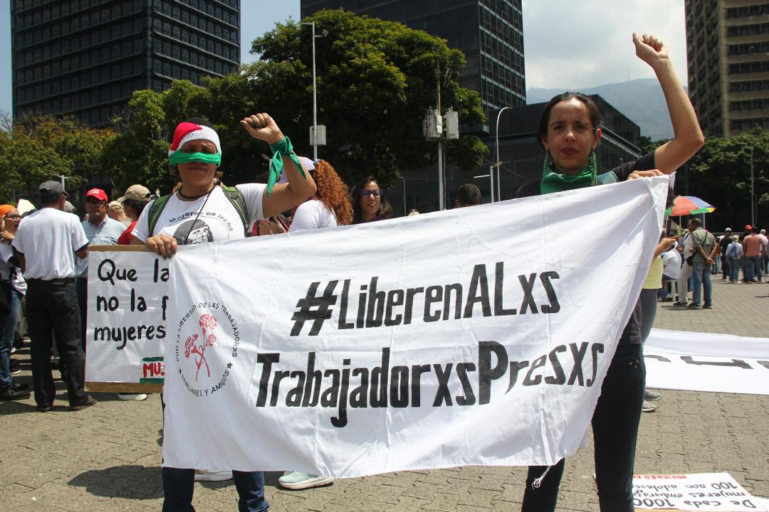 El gobierno de Maduro criminaliza la protesta para imponer su paquete capitalista y antiobrero. Libertad ple e inmediata para Daniel Romero y Leonardo Azocar #LiberenALosSidoristas