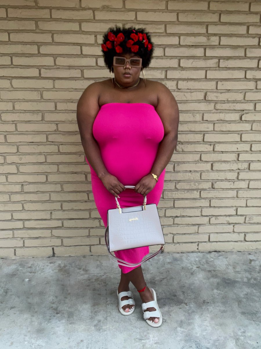 daniisadee's tweet image. All Original, no carbon copy 🌹🌸🩷👑
@OyeraCharisma
🌷Dress: Prettyville bodycon dress fuchsia 2XL
#Daniisadee #oyeracharisma #Flowerchild #baddie #plussizemodel #fashioninfluencer #fashionstylist #curvyfashionista