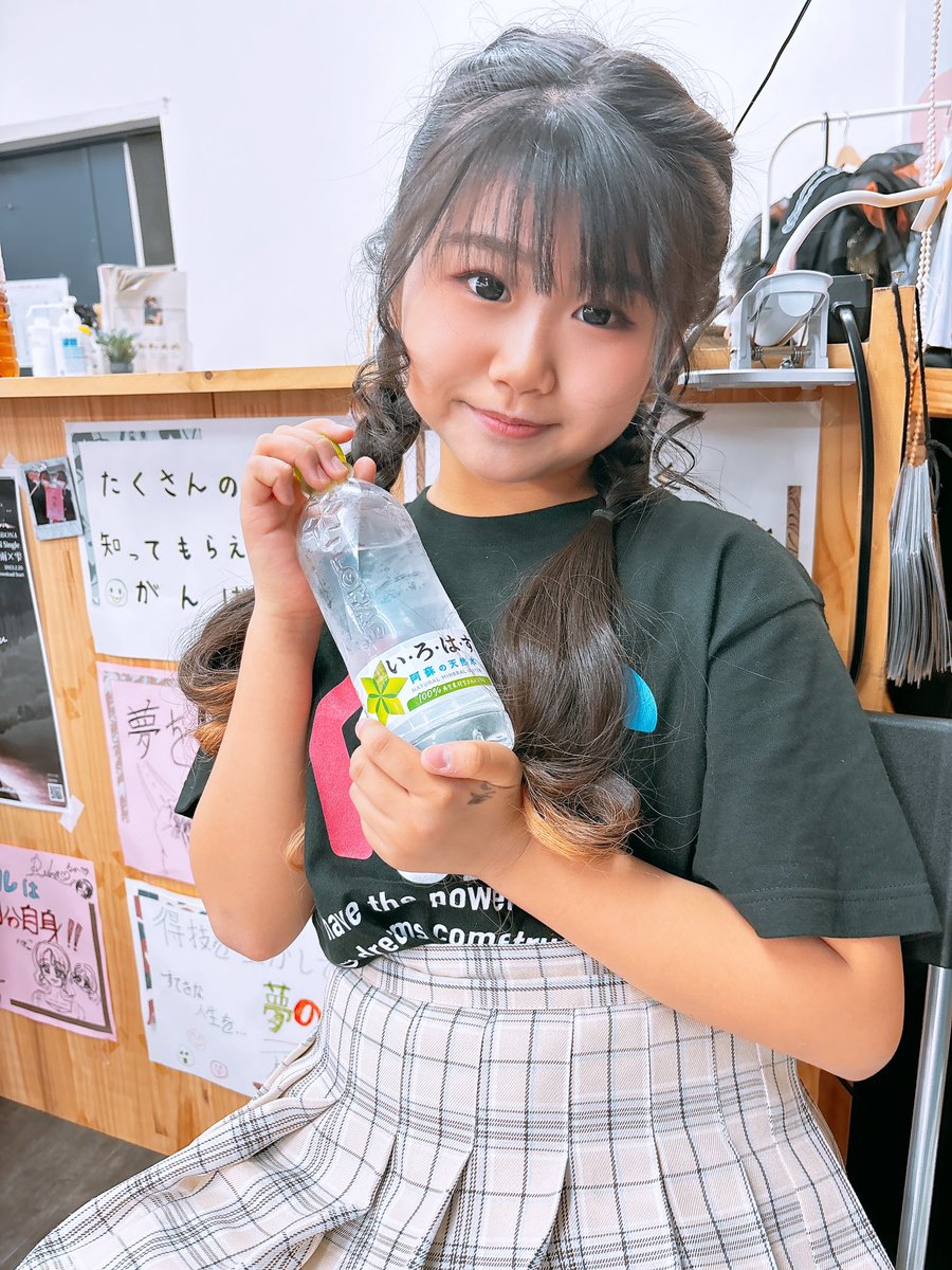 レッスンなうー♡
最近いろはすにハマってる╰(*´︶`*)╯

撮影会まであと1週間✨
あちゅ枠ガラガラです（ ;  ; ）
あんじゅで予約してね🫶
tiget.net/events/319311

1〜5枠あるよ🥰

#大分美少女図鑑アイドル部 #JSアイドル #九州女子 #JS5 #10歳 #撮影会来てね