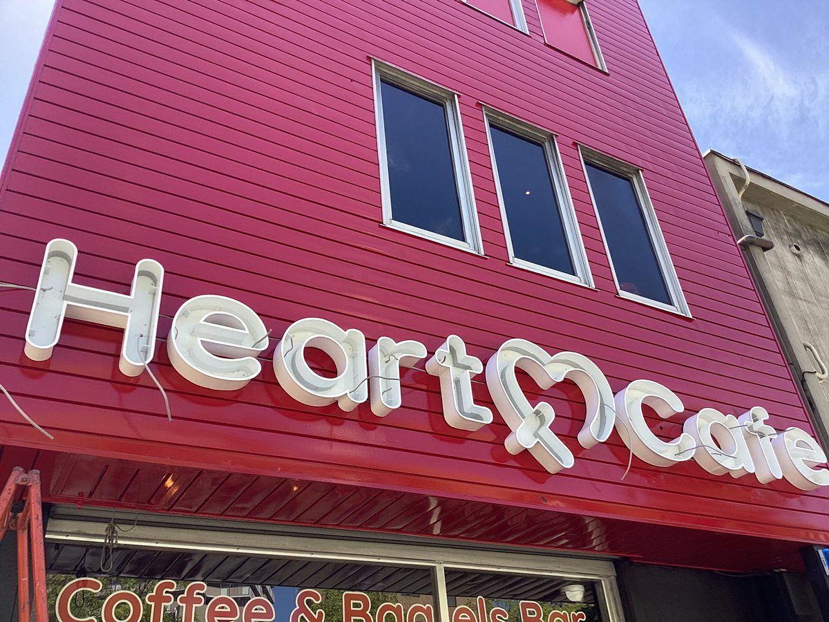 ハートカフェの新看板。
#heartfm810 #heartcafe