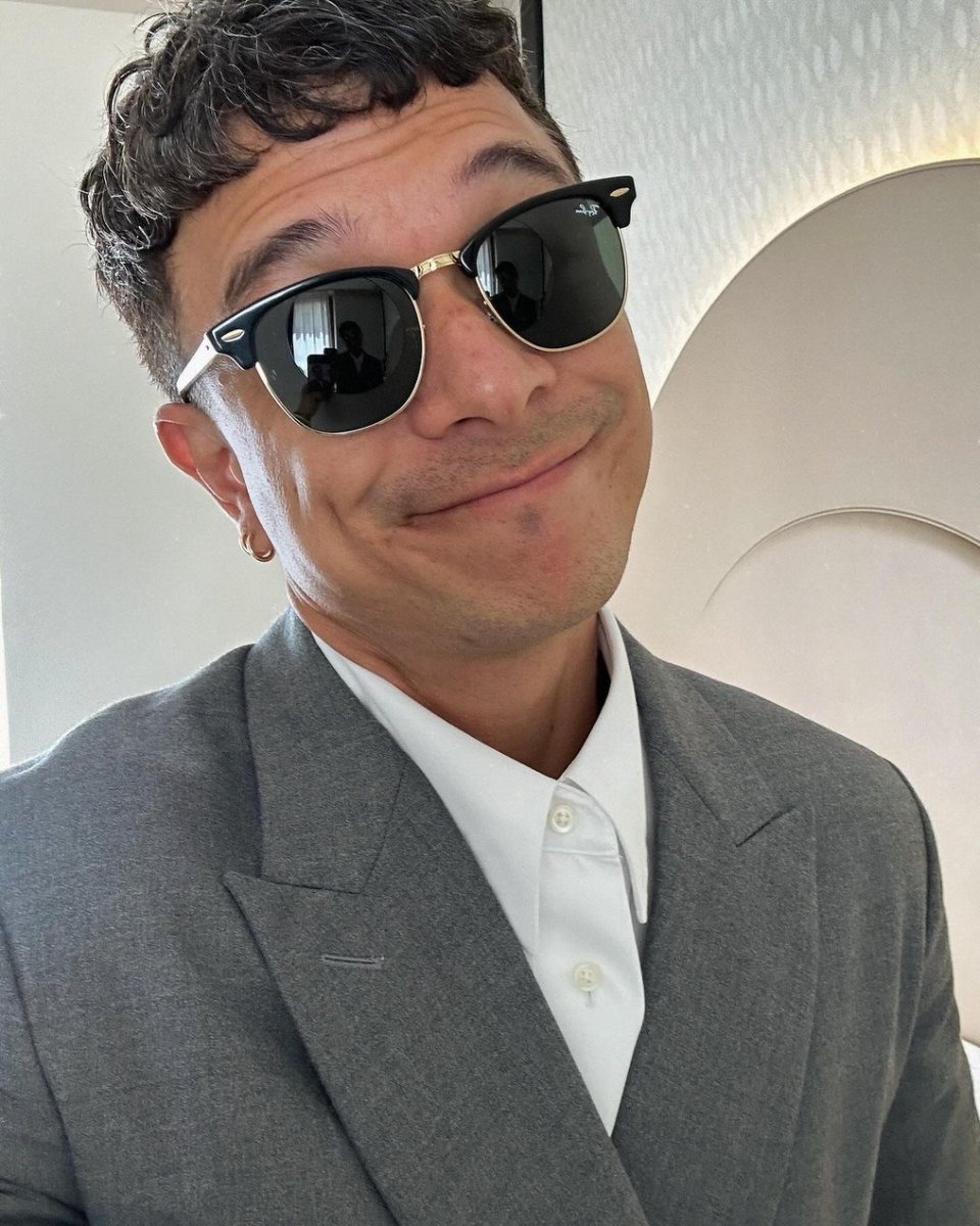 ‘BONJOUR, FROM CANNES 👋’

LOOK: Celebrity Jericho Rosales looks dashing in photos of himself in a sharp suit on his way to the Cannes Film Festival 2024.

“May lakad si kulot,” he captions his post.

📸 : jerixhorosalesofficial/ IG #CDNDigital #CDNDEntertainment