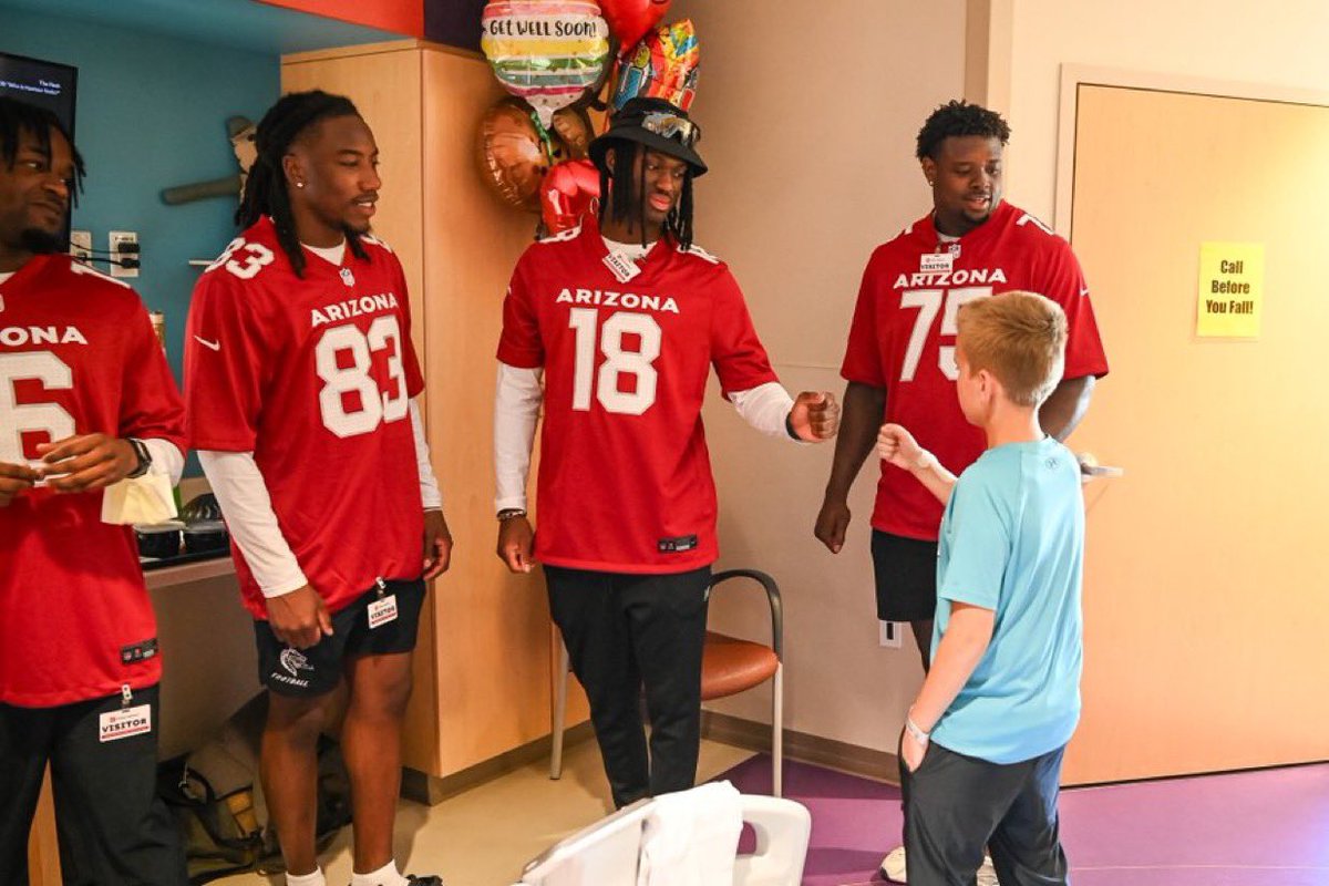 SKProFootball's tweet image. Arizona Cardinals rookie WR Marvin Harrison Jr. spent some time with sick children and their families today at the Phoenix Children’s Hospital.

What a nice guy.

#NFL #MarvinHarrisonJr #Cardinals