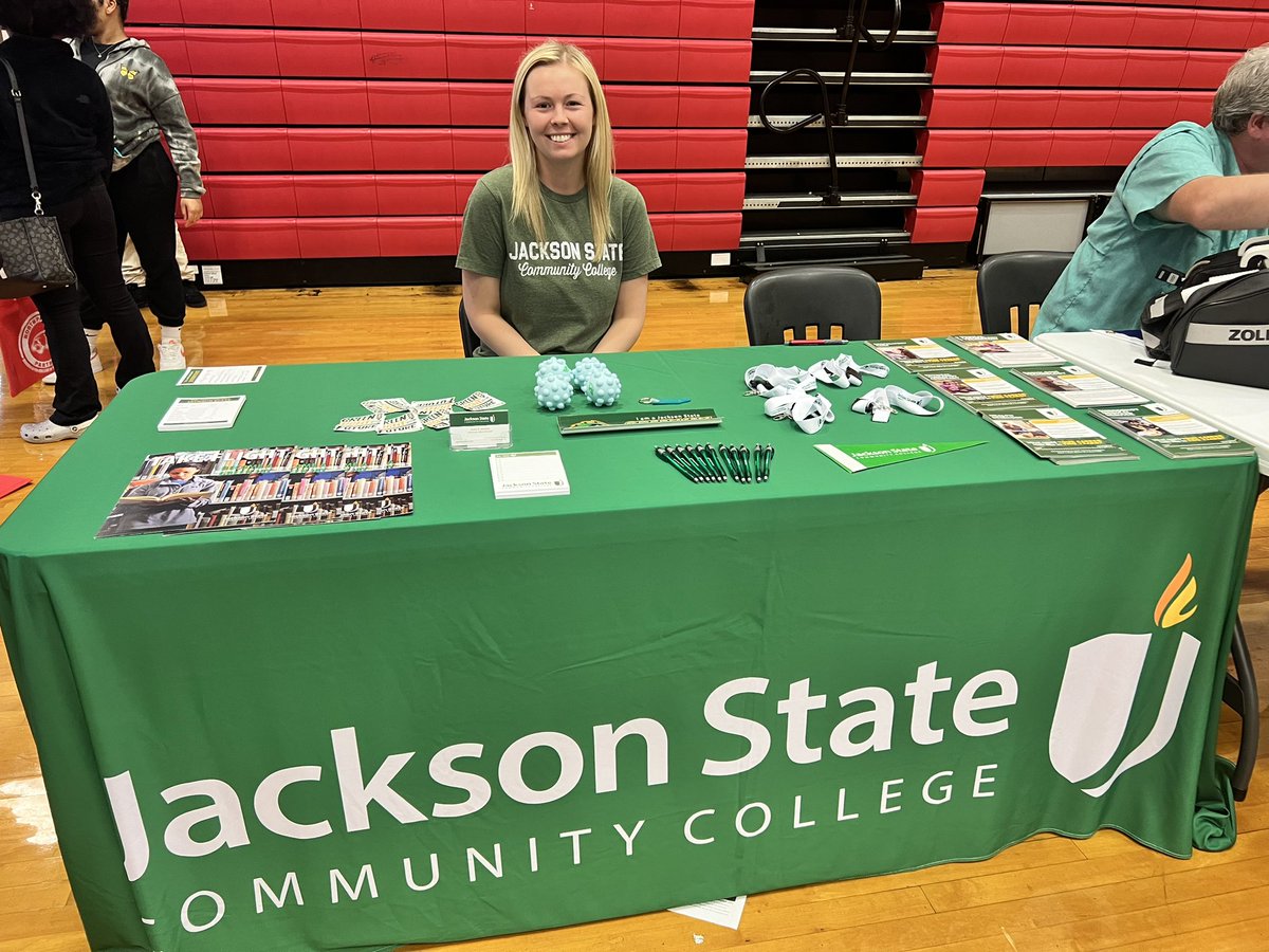 npmspanthers's tweet photo. North Parkway’s College and Career Expo was nothing short of amazing. The scholars completed a career interest survey, discussed their interests with professionals from our community, then talked with a college panel. #Scholars #SettingFutureGoals #OurCommunityMakesUsGreat https://t.co/NWVEDYJg1a