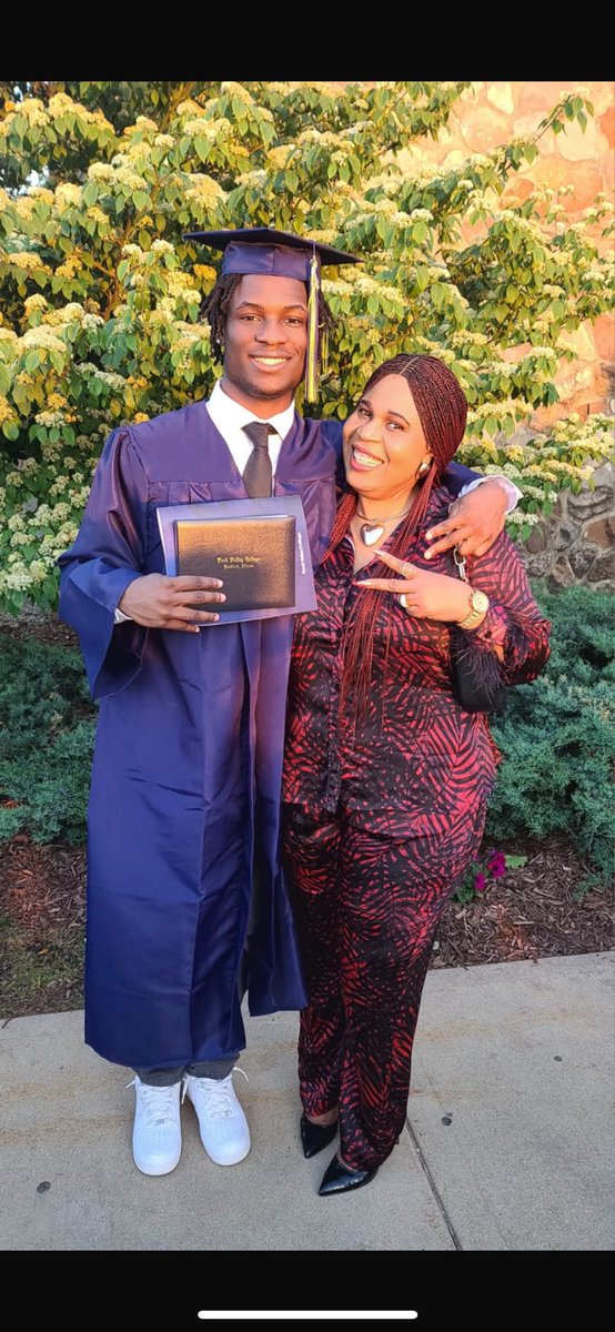 JasonErnest6's tweet photo. Beyond blessed to graduate🙏🏾❤️More to come!🪜 https://t.co/uek1ukJyQn