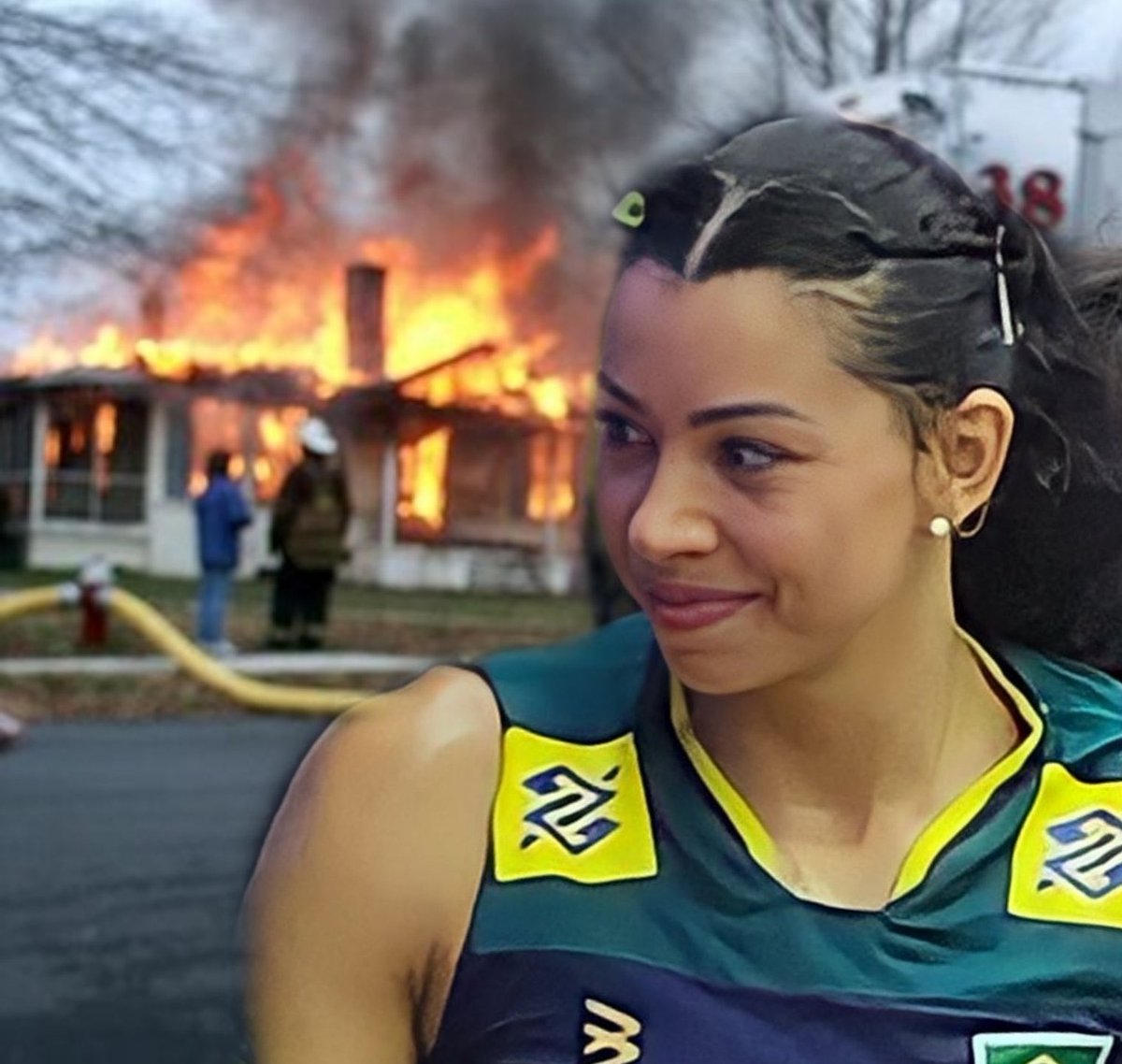 ela entrou apavorando e incendiando o maracanãzinho CAROL VOCÊ SEMPRE SERÁ GIGANTE