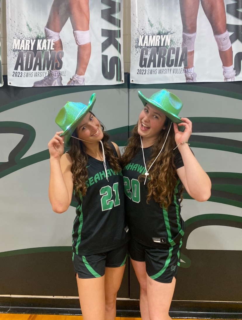 TatumKreinus's tweet photo. Sophomore Year! An early season ending injury was not in the plans, but I am thankful I still got to cheer on my favorite team! Here's to the comeback season! #almostback #thebestfan #gohawks https://t.co/g0NscWfrHB