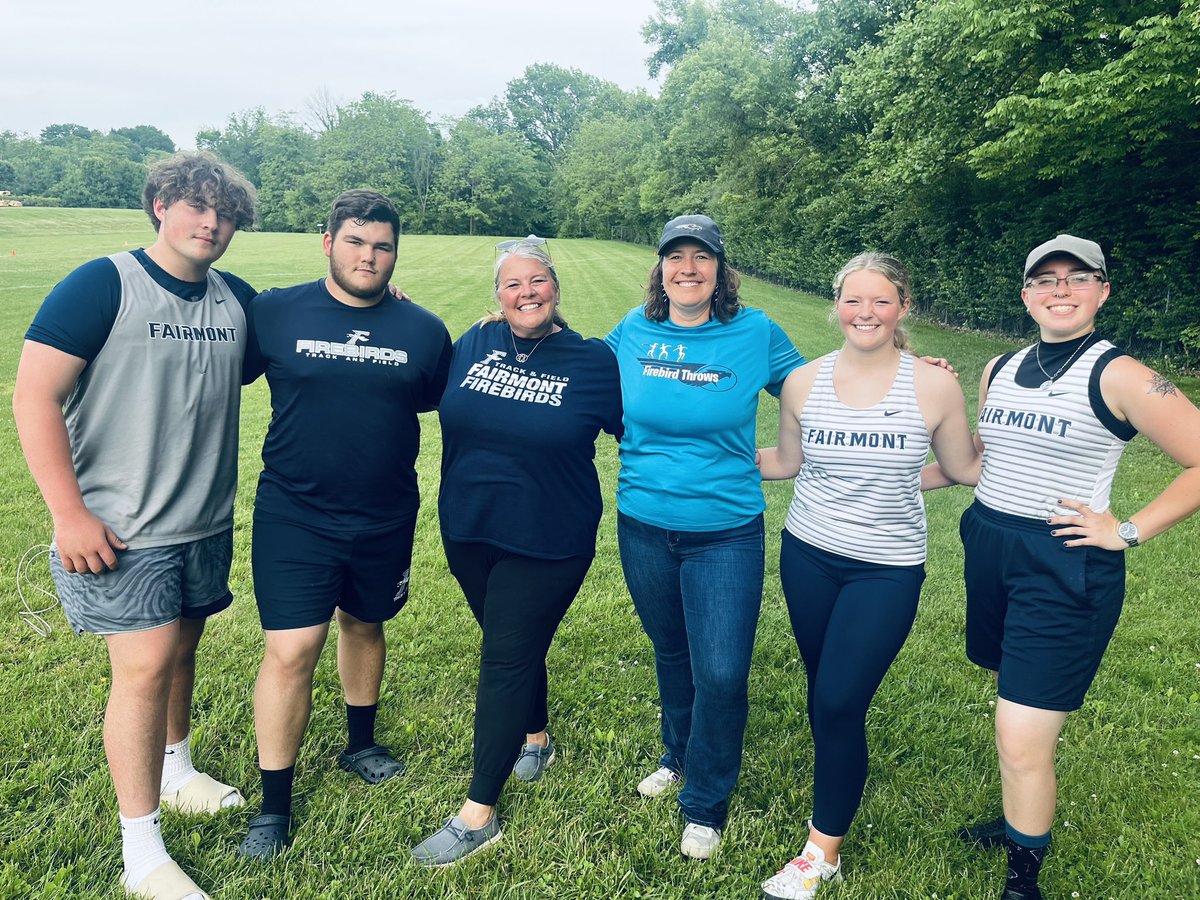 Quinlancourt1's tweet photo. Jaycee is district runner up and Bella earns 4th with a personal best! 💪🏼On to regionals girls!  Hard work is undefeated🔥💙 GWOC swept top 4 spots with some great throws from Kettering and Beavercreek #proudcoach #coachofthecoach https://t.co/2o1KV84xwz