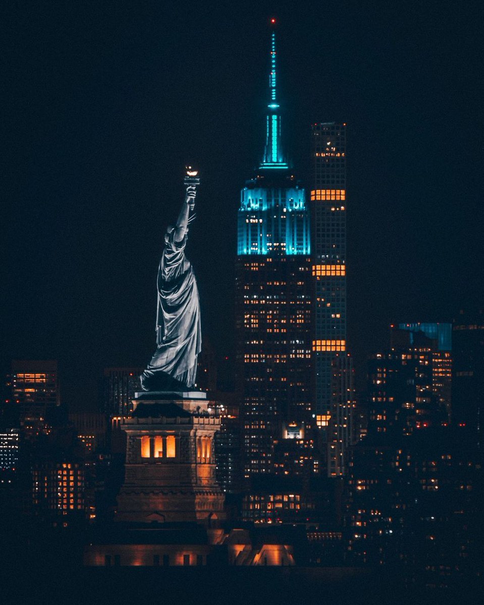 Shining seafoam for the next hour in celebration of the @nyliberty Home Opener Text CONNECT to 274-16 to get alerts on our Lights! Watch tonight's lighting here: esbo.nyc/xm5 📷: mirsvisuals/IG