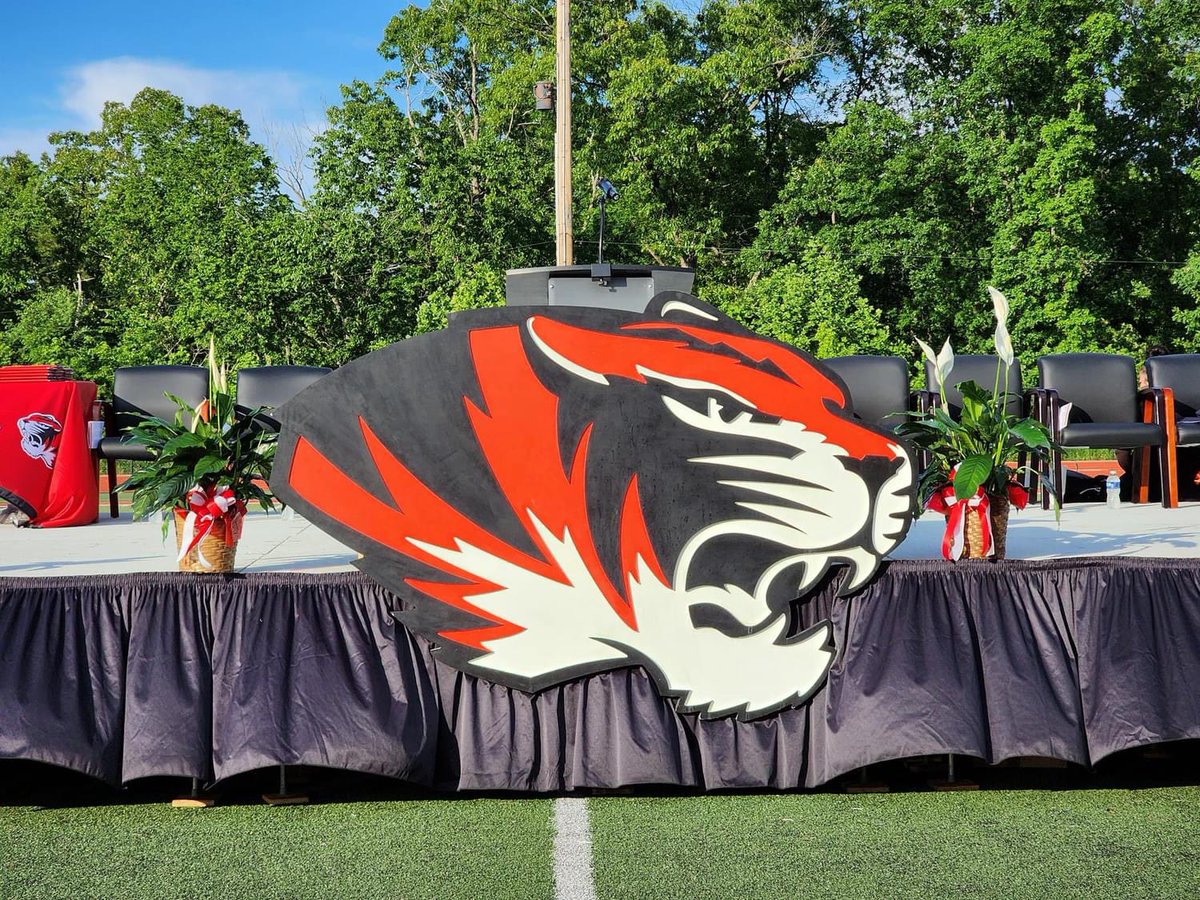 TimWebster62's tweet image. The reason I do what I do! What a great night to be a Tiger! Congratulations class of 2024!