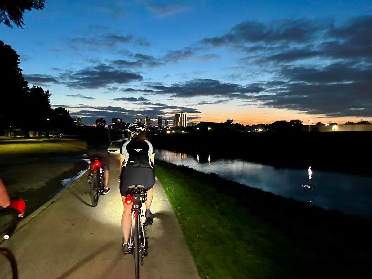 What a fantastic morning for 'Bike to Work Day'! 🚴‍♂️ Fort Worth PD Bike Patrol teamed up with @CBSNewsTexas to ride to work together! #BikeToWorkDay #FortWorthPD #CommunityEngagement

📸 credit: CBS 11 & @NTXPC