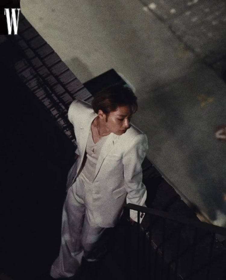 o boto esperando as novinhas passar