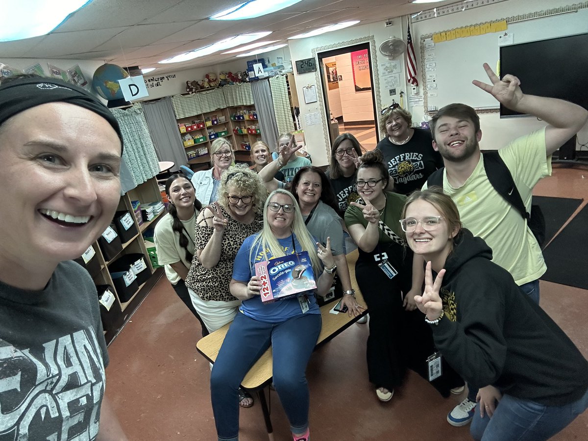 MsEutsler117's tweet photo. Another new international flavor for us today from Asia! Chocolate covered strawberry! @Oreo #koep #weeklyoreotasting #weloveoreos #oreoshelpusKOEP #flavornumber165 @TODAYshow https://t.co/Hg3pxDrqPZ