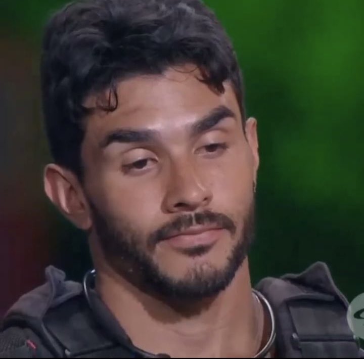 tellmelauraa's tweet photo. Santi viendo como mapi fallo todas las pelotas y nadie le dijo nada #Desafio20años https://t.co/rAHdkrgJz5